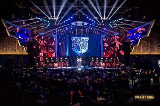 相比之下 相比之下